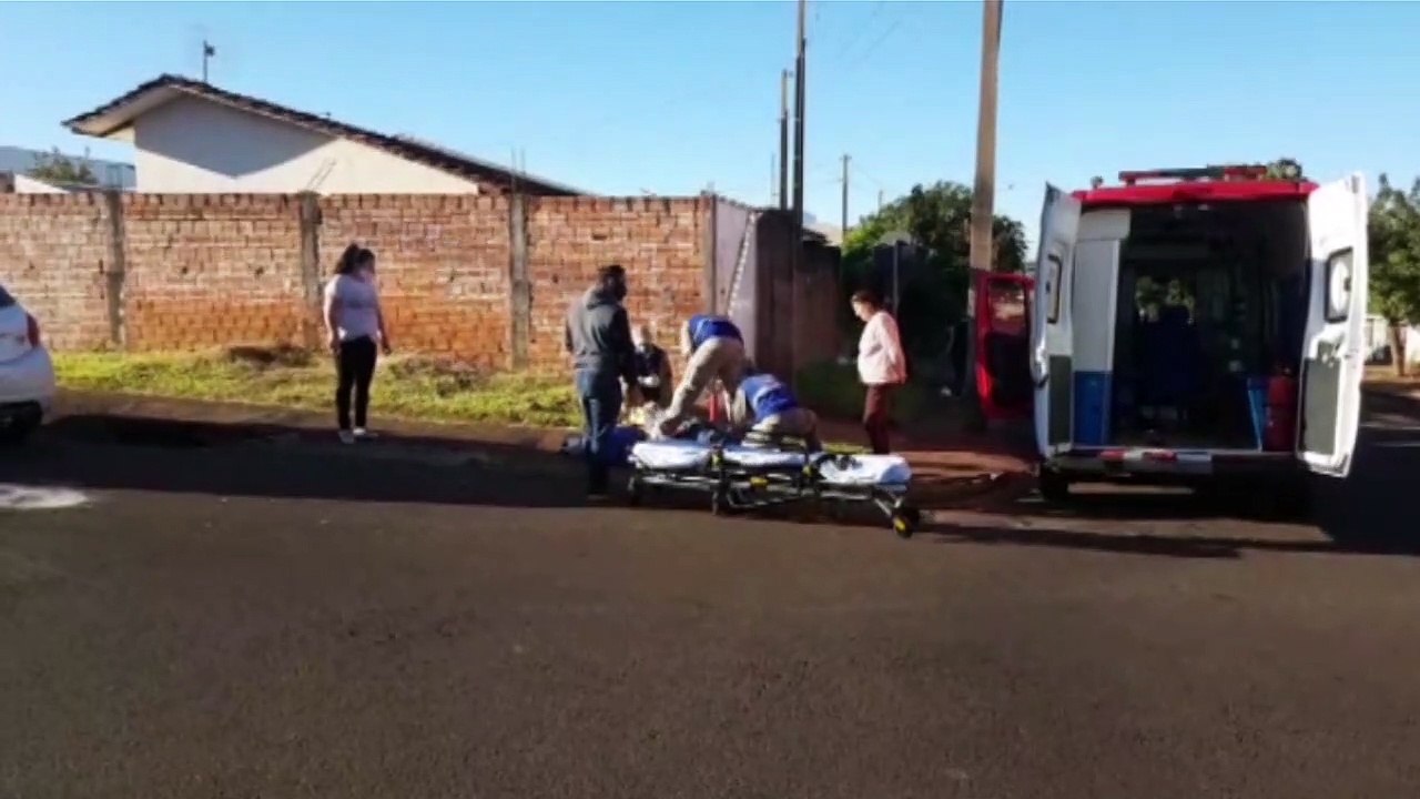 Ciclista fica ferido após colidir com carro na Rua Bororós, no Bairro Esmeralda