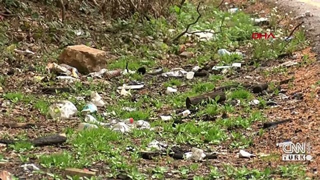 Kartepe'de karlar eridi, çöpler ortaya çıktı
