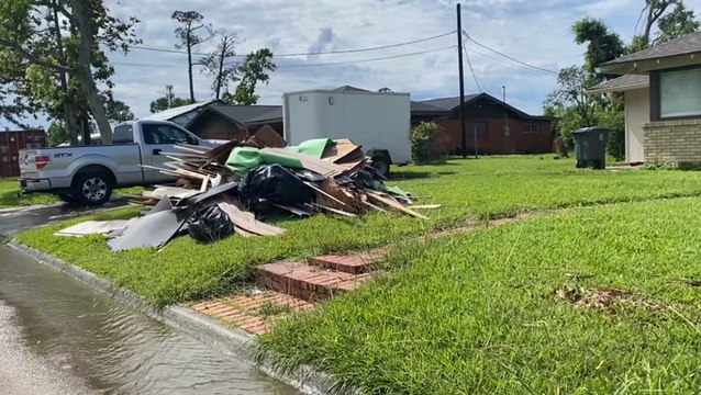 Lake Charles residents cleaning up after historic flooding