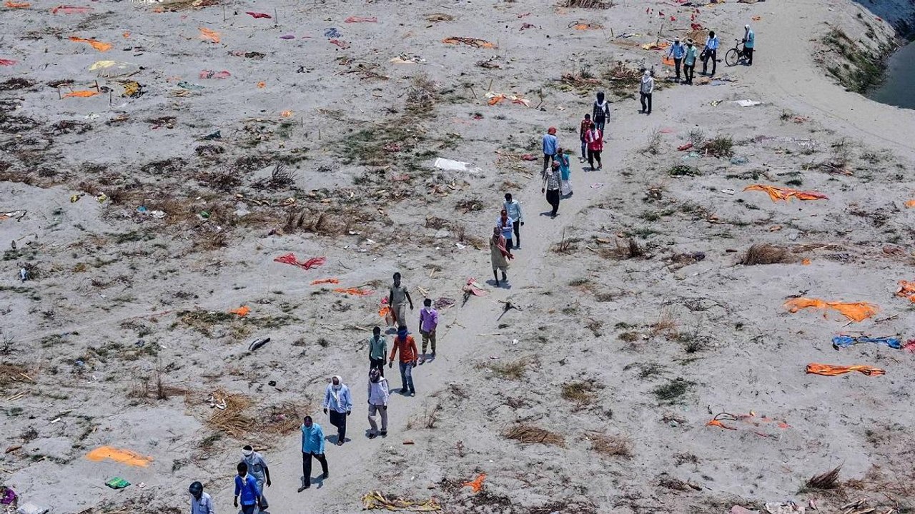 Govt's data about bodies being buried & thrown in river!