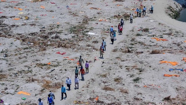 Govt's data about bodies being buried & thrown in river!