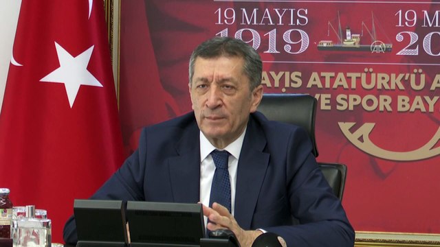 ANKARA - Bakan Selçuk gençleri saat 19.19'da İstiklal Marşı okumaya davet etti