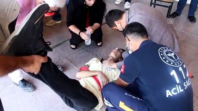 ANTALYA - 19 Mayıs Atatürk'ü Anma, Gençlik ve Spor Bayramı kutlanıyor - Serik ilçesindeki törenlerde lise öğrencisi fenalaştı