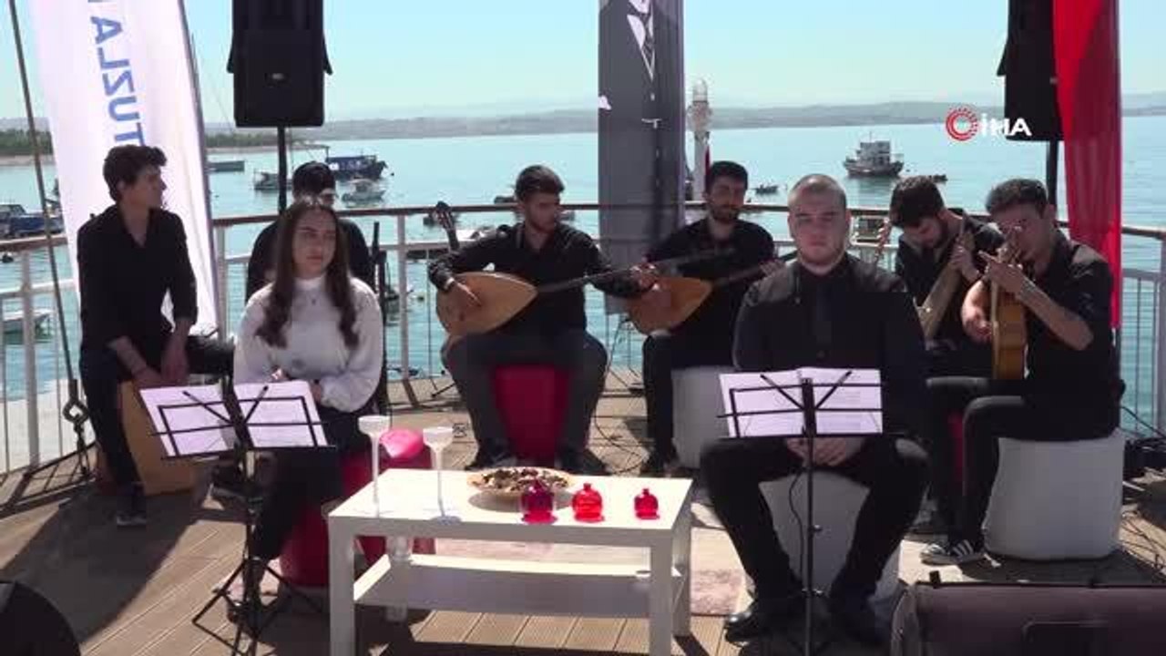Tuzlalı gençler, Atatürk'ün sevdiği şarkıları s...