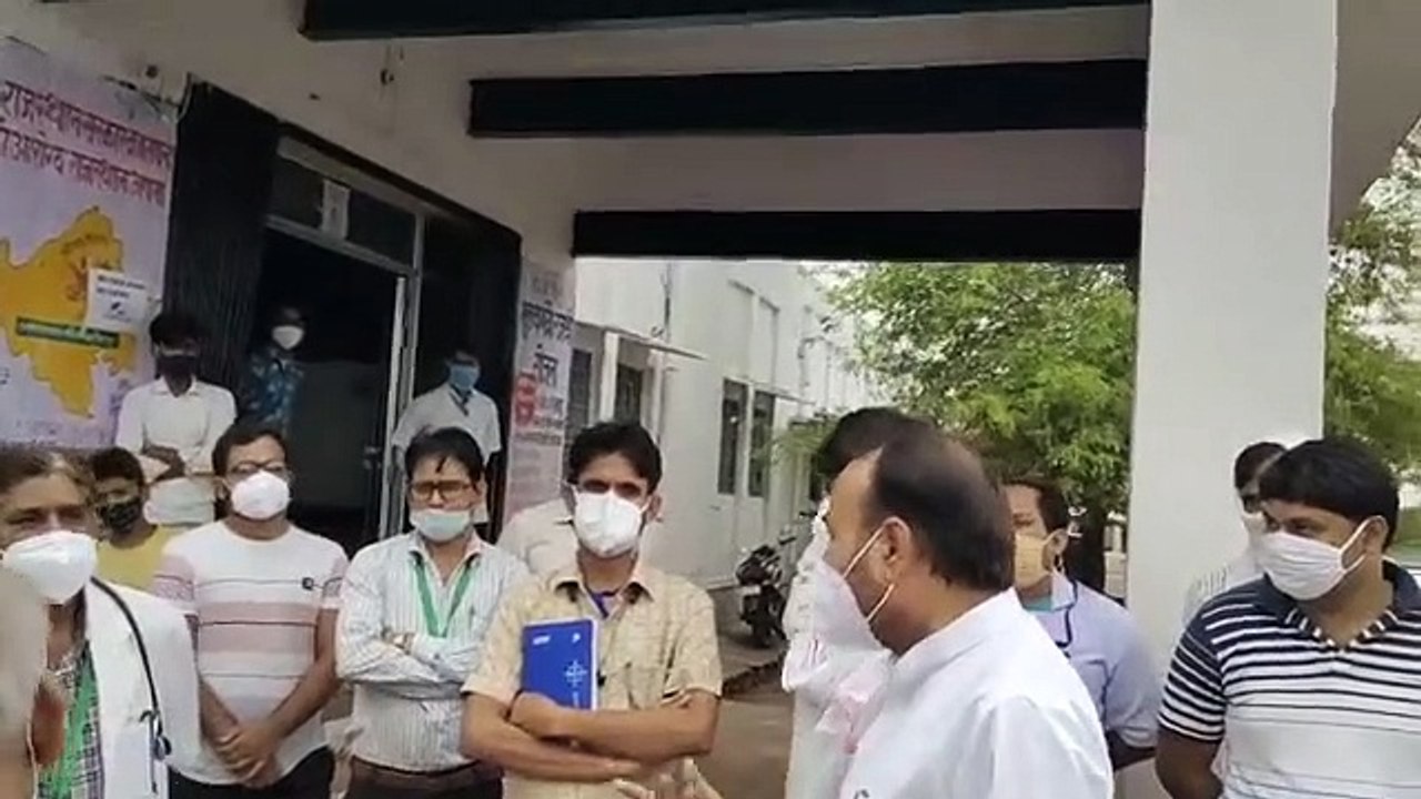 विधायक ने दिखाए तीखे तेवर, किया सवाल, मरीज प्राइवेट हॉस्पिटल में क्यों जाते हैं