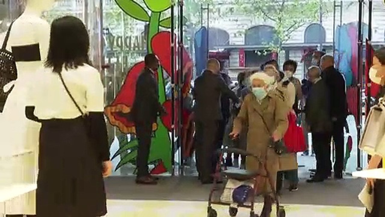 França reabre cafés e museus após seis meses