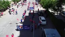 Gezici bando sokak sokak gezerek 19 Mayıs'ı kutladı