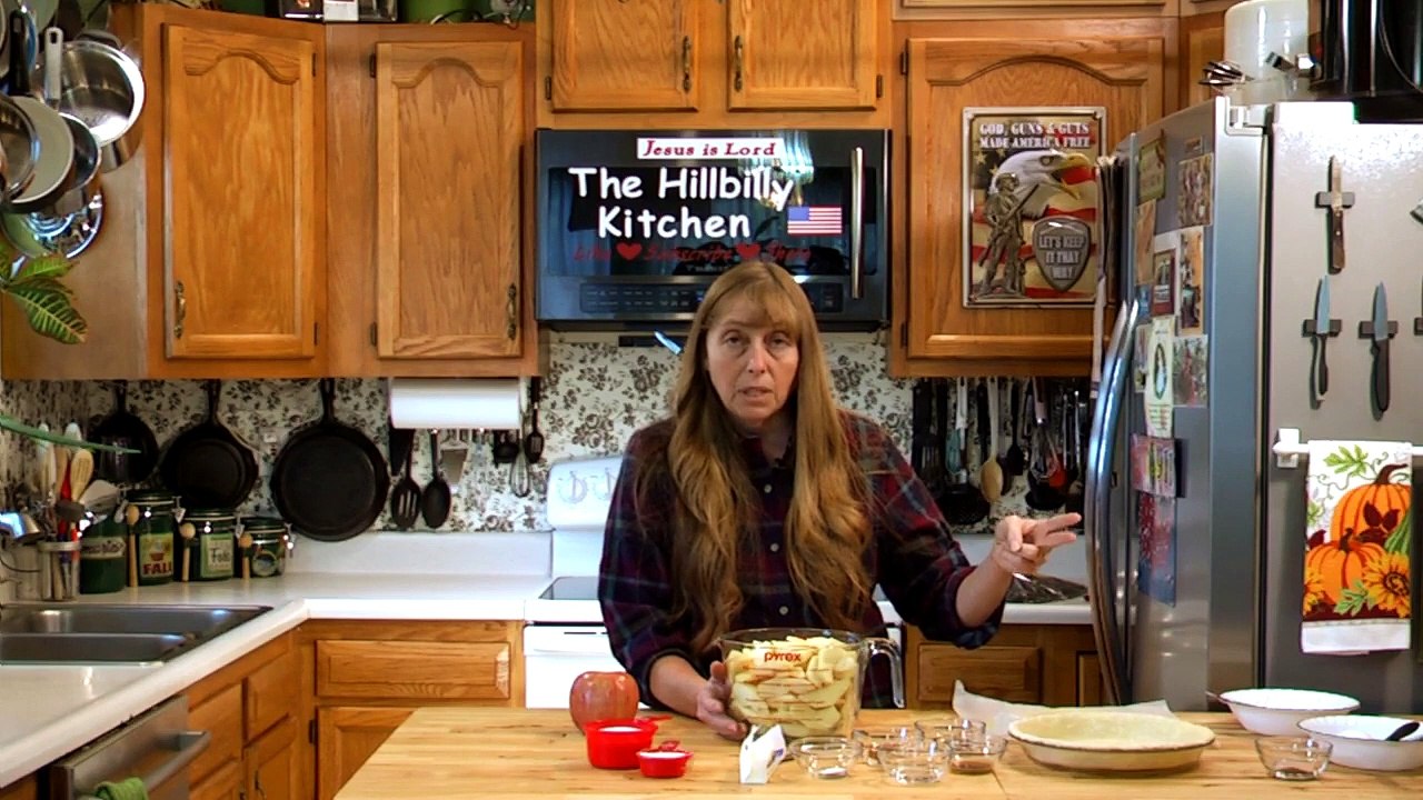 Apple Pie Recipe - Classic All American Apple Pie - 100 Year Old Recipe - The Hillbilly Kitchen