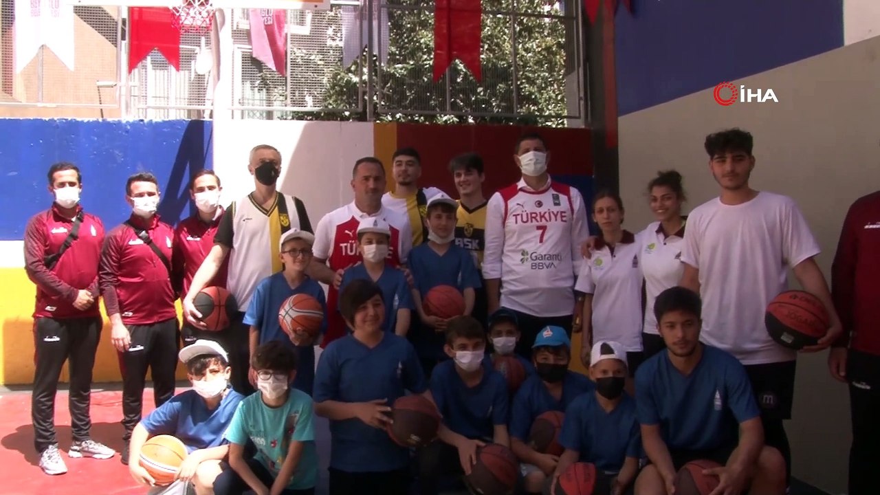 Beyoğlu’nda gençlere 19 Mayıs hediyesi