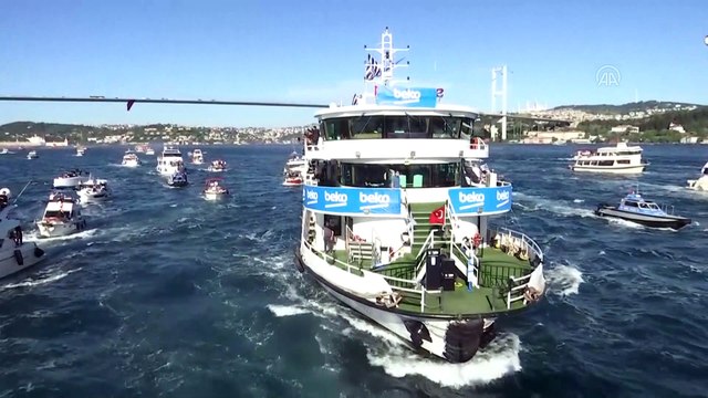 İSTANBUL - Beşiktaş takımı, Küçüksu'dan deniz yoluyla Vodafone Park'a hareket etti (2)