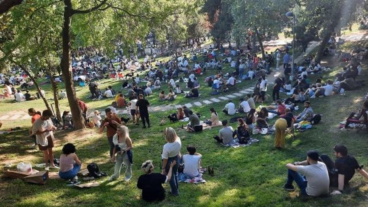 Maçka Parkı'nda korkutan görüntü: Binlerce kişi Maçka Parkı'na akın etti