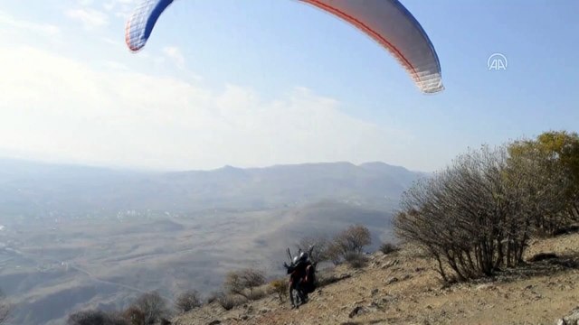 BATMAN - 19 Mayıs kutlamaları - Yamaç paraşütleri gökyüzünü renklendirildi