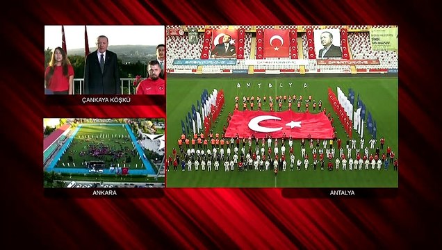 ANKARA - Cumhurbaşkanı Erdoğan, tüm yurtta saat 19.19'da okunan İstiklal Marşı'na eşlik etti