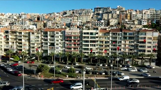 İZMİR - Tüm yurtta saat 19.19'da İstiklal Marşı okundu