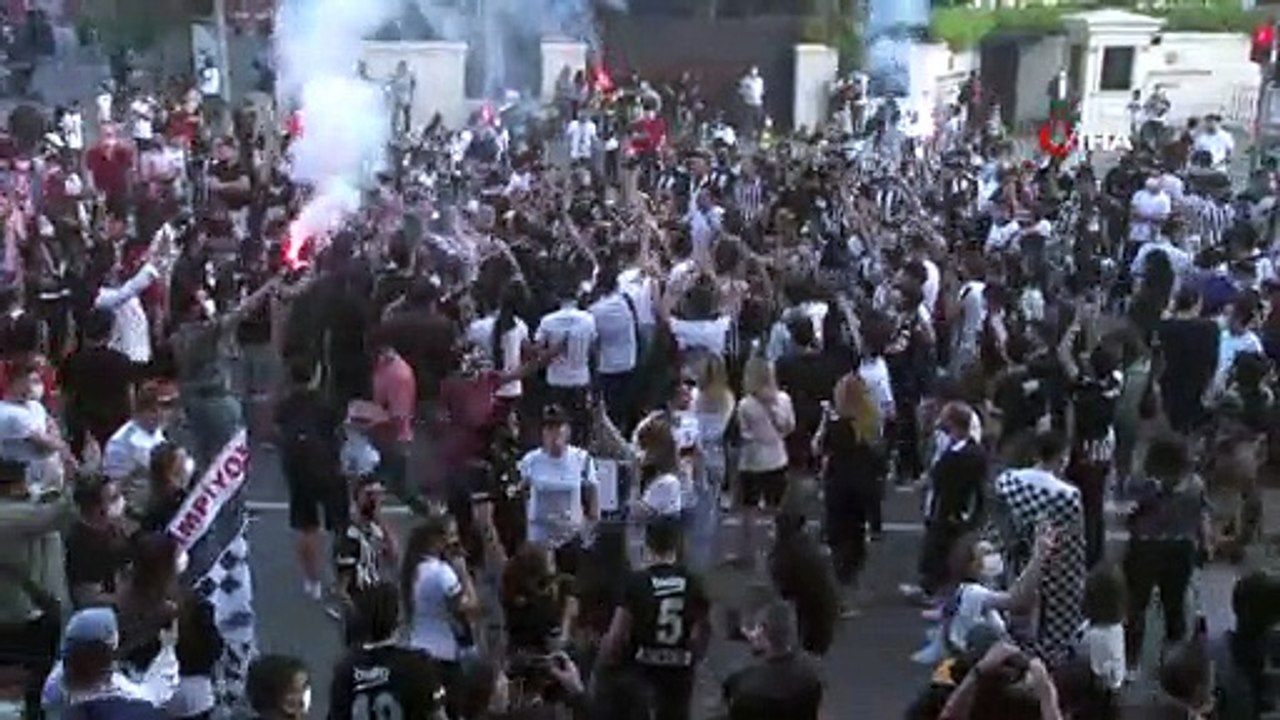 Beşiktaş Çarşıda şampiyonluk kutlaması