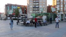 19: 19'da Kırşehir'de hayat durdu, gençler Cacabey Meydanında İstiklal Marşı okudu