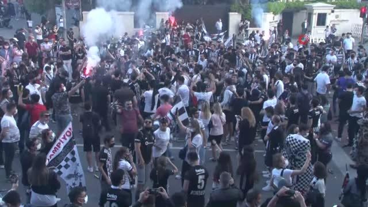Beşiktaş Çarşıda şampiyonluk kutlaması