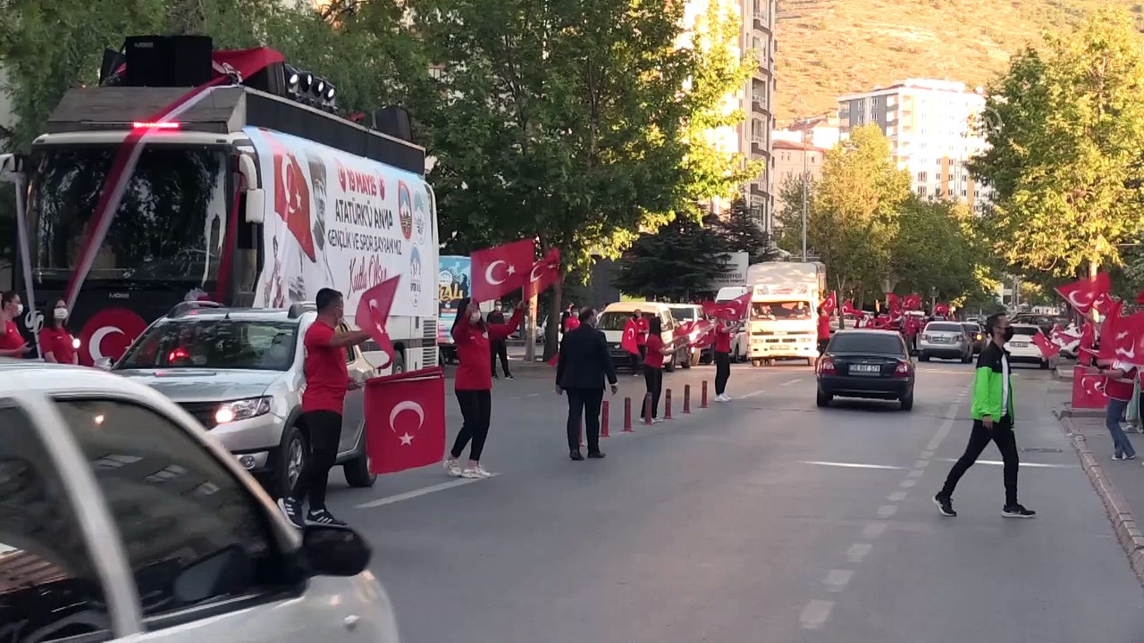 KAYSERİ -  Saat 19.19'da hep birlikte İstiklal Marşı okundu