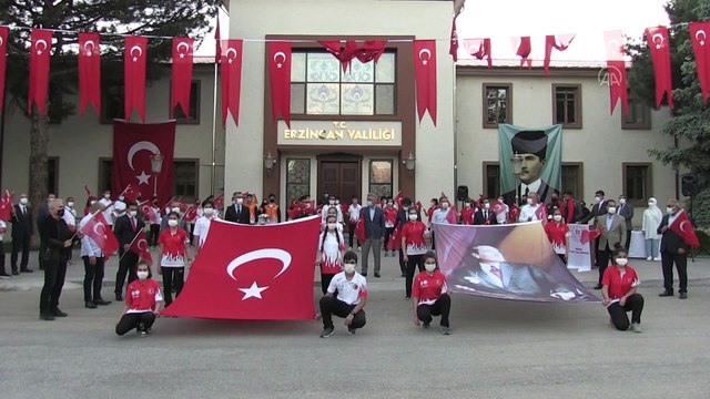 ERZİNCAN - Saat 19.19'da İstiklal Marşı okundu