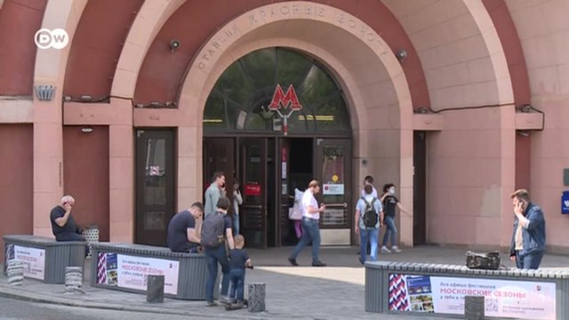 Скандал в московском метро: сотрудников начали увольнять за поддержку Навального (19.05.2021)