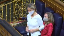 Gesto contrariado de Nadia Calviño cuando la ministra de Trabajo ha prometido derogar la reforma laboral