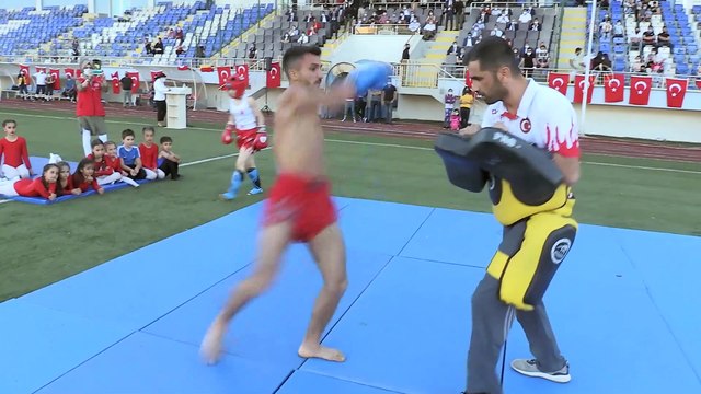 TUNCELİ - Saat 19.19'da İstiklal Marşı okundu