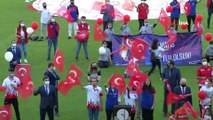 Manisalı gençler Cumhurbaşkanı Erdoğan'la İstiklal Marşı'nı okudu