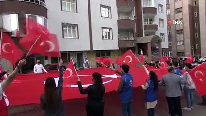 Bitlis’te Türk Bayrağı eşliğinde İstiklal Marşı etkinliği