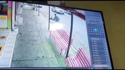 Mujer cae de camión urbano Ruta 131 en Guadalupe