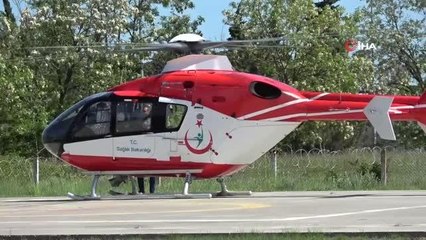 Ormanda kestiği ağaç üzerine düşen şahıs ambulans helikopterle hastaneye yetiştirildi