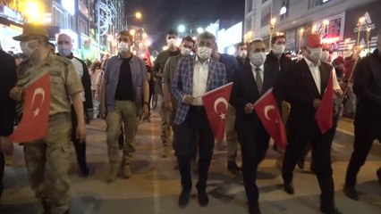 Van'da meşaleli gençlik yürüyüşü yapıldı