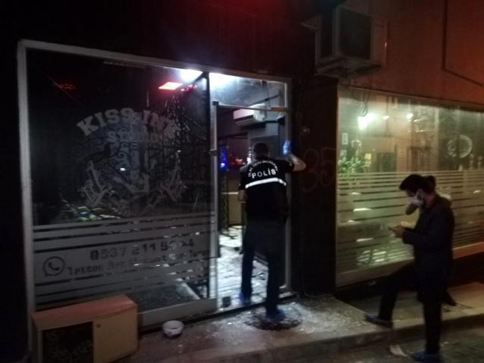 İzmir'de silahlı çatışma: 3 yaralı