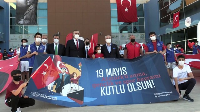 İZMİR - Tüm yurtta saat 19.19'da İstiklal Marşı okundu (2)