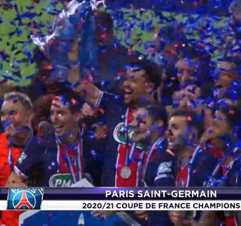 PSG players celebrate winning Coupe de France 2021