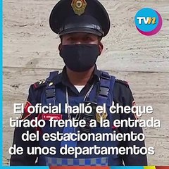 Policía de la CDMX regresa cheque de 40 millones de pesos a su dueño
