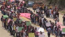 Cientos de mexicanos exigen liberación de 95 estudiantes detenidos en estado de Chiapas