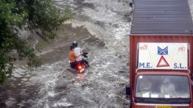 Light to moderate rainfall continues over Delhi-NCR