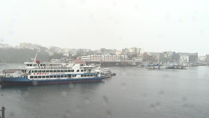 [날씨] 전국 비, 제주도 벼락·돌풍...비 내리며 선선 / YTN