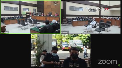 Detik-Detik Hakim Minta Rizieq Copot Atribut Palestina yang Dipakainya di Persidangan