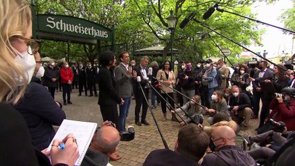 В театр и ресторан с "зелёным паспортом"