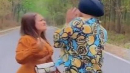 Neha Kakkar ने Rohanpreet को सड़क पर मारा थप्पड़ तो ये बोले फैंस; Watch video | FilmiBeat