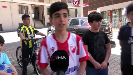 Çocukların kabusu olan bisiklet hırsızı kamerada