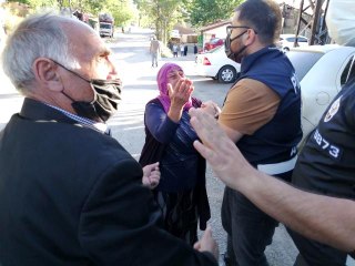 Son dakika haber! Narkotik suçundan gözaltına alınan şüphelilerin aileleri polise saldırdı