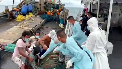 ระนอง  ทหารเรือทัพภาค3 เข้าช่วยชีวิตลูกเรือประมง