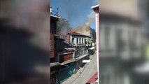 Fatih'te metruk binada çıkan yangın söndürüldü
