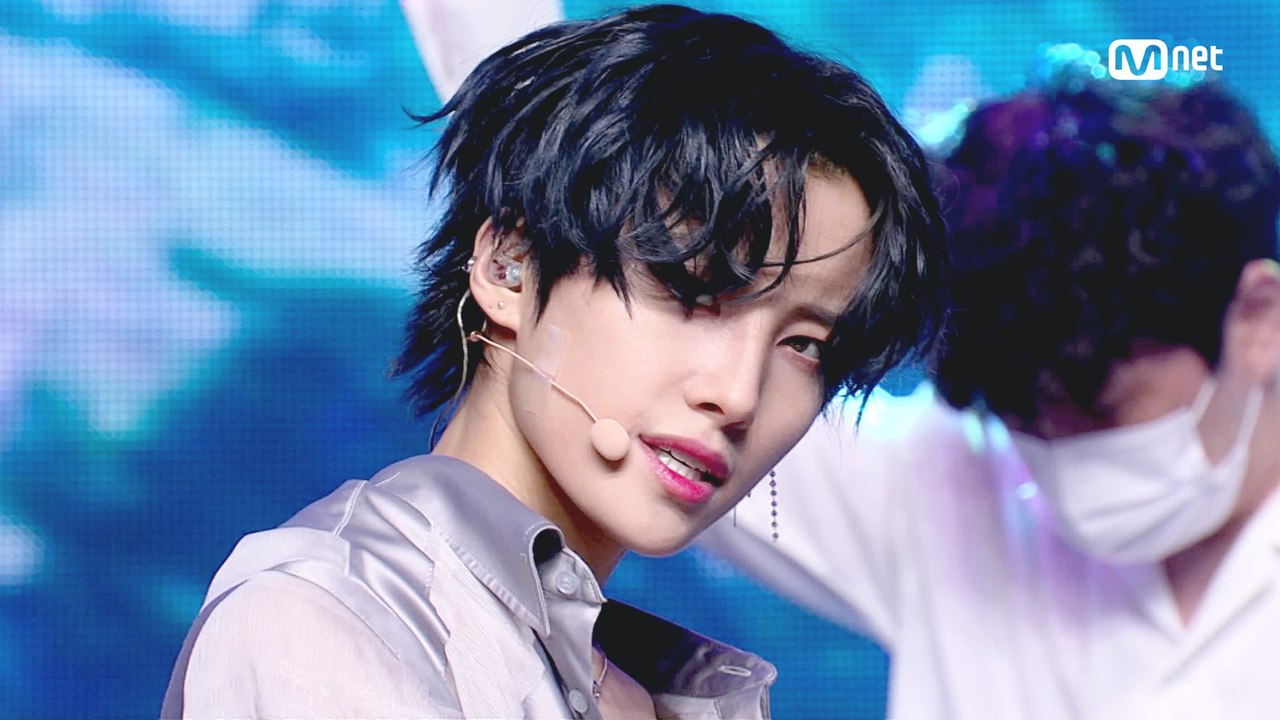 청량 카리스마 'E'LAST U'의 '봄의 시작' 무대