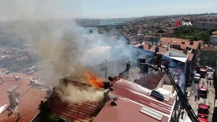 Son dakika 3. sayfa: Eyüp Sultan'da 6 katlı binanın çatısında yangın çıktı