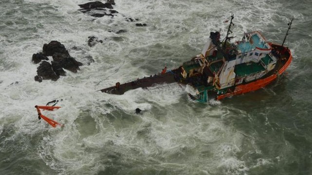 Cyclone Tauktae impact | Navy mega rescue operations underway to find 36 missing people