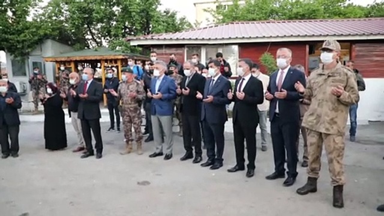 ERZİNCAN - Polis özel harekat timleri dualarla Fırat Kalkanı bölgesine uğurlandı