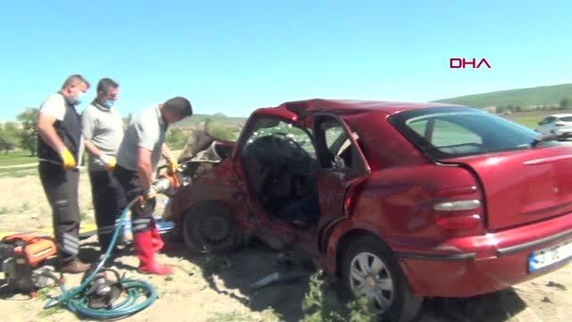 OTOMOBİLLER KAFA KAFAYA ÇAPIŞTI: 1 ÖLÜ